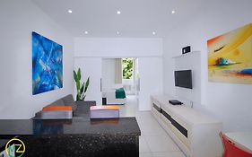 Studio com vista lateral para o mar em Copacabana